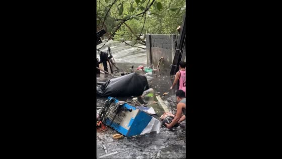 Wall collapses during heavy rain  triggering flood and panic in Navotas City, NCR, Philippines