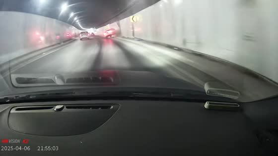 Car crashes into tunnel wall in Chongqing, China