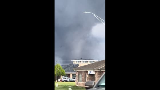 Devastating tornado strikes Lincoln, Nebraska
