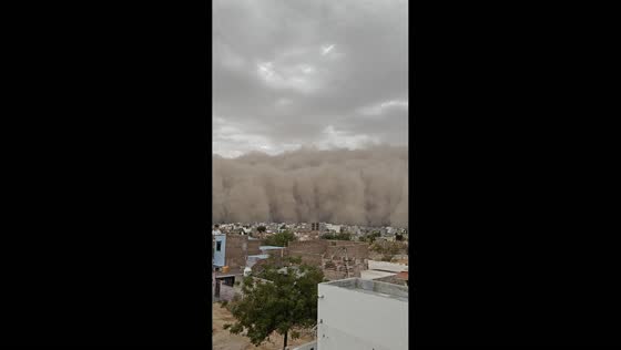 Haboob engulfs entire area in Churu, Rajasthan, India