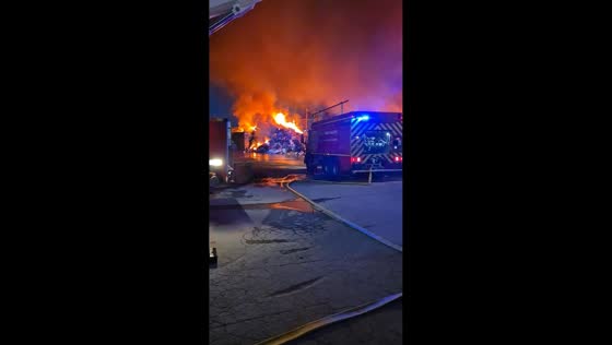Firefighters battle massive recycling facility fire in Pierrelaye, France