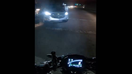 Motorbike rider narrowly escapes collision in Miami