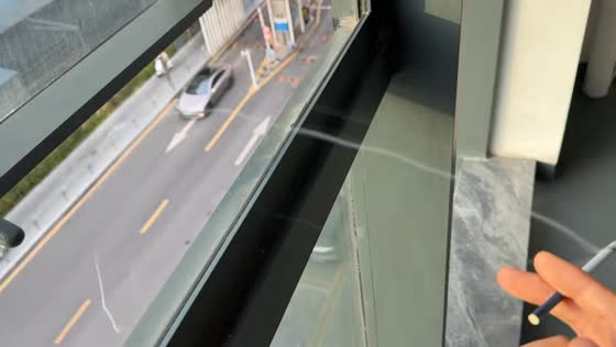 Smoke moves downward instead of rising in Guangdong, China