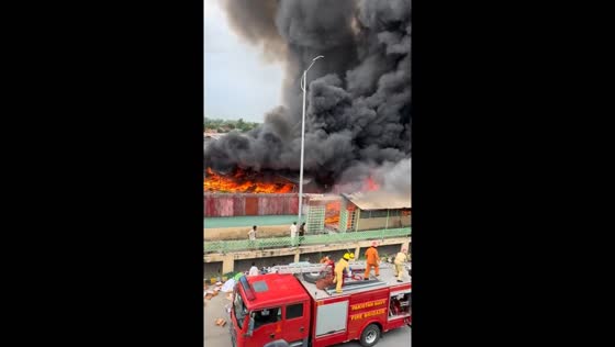 Massive fire engulfs Islamabad's Sunday Bazaar stalls
