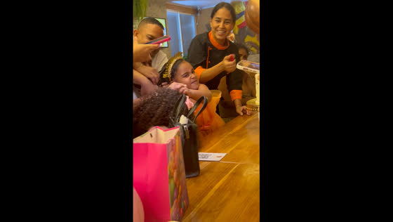 Birthday girl pulls cousin’s hair after blown-out candle in Cartagena, Colombia