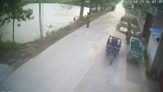 Child rescued after trike veers into pond in Shandong, China