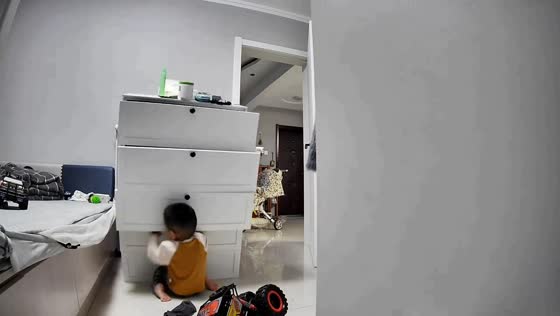 Cabinet falls on little boy in Hebei Province, China