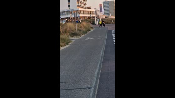 Police officer uses taser to stop fleeing suspect in Zandvoort, Netherlands