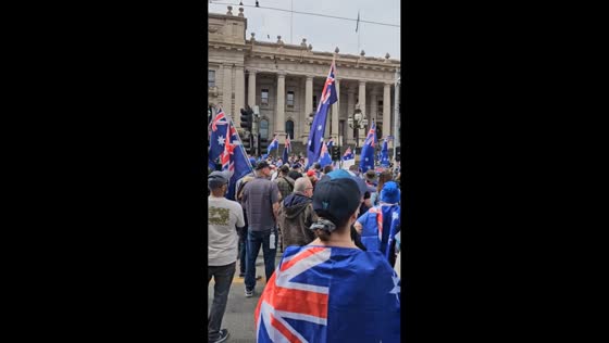 Tense anti-immigration march and counter-protest in Melbourne, Australia