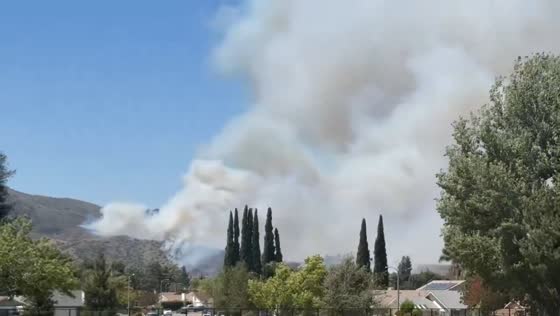 Thick smoke rises from Sandy Fire in Simi Valley, California, USA