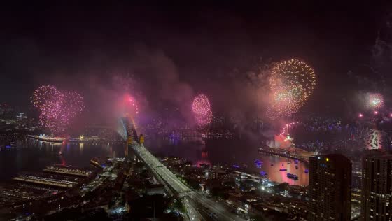 New Year’s fireworks light up in Sydney, Australia