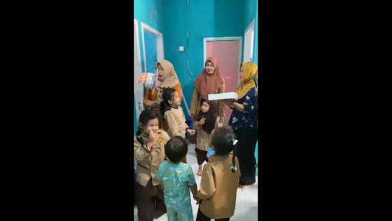 Child accidentally knocks over birthday cake in Sukabumi, Indonesia