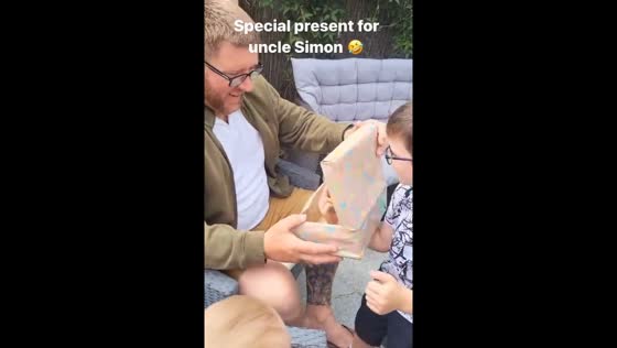 Boy’s middle finger surprise delights uncle