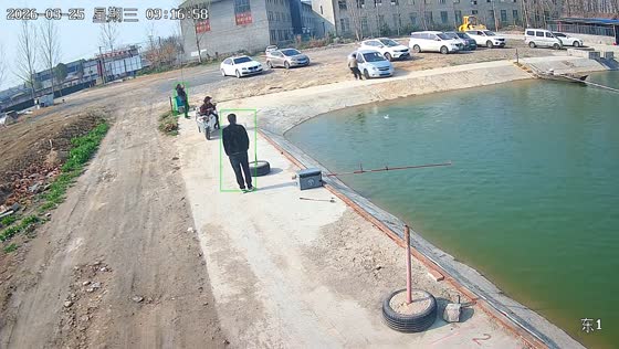 Man fails to stop car from falling into lake in Jiangsu, China