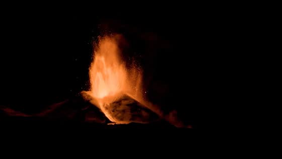Mount Etna unleashes majestic fury in breathtaking volcanic eruption
