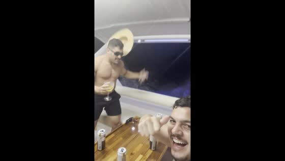 Wind games: friends chase lost hat in Angra dos Reis