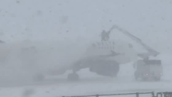 Blizzard conditions worsen on Rochester bridge, New York, USA