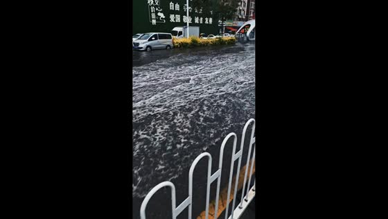 Vehicles navigate severe urban flooding in Ningxia, China