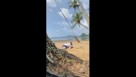Swinging siblings: hilarious backflip mishap at Pantai, Nirwana, Indonesia!