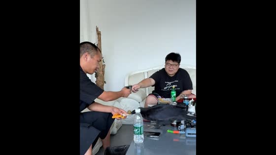 Clever crow steals cigarette in Chongqing, China