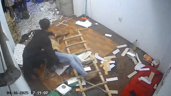Worker falls from ladder while on the job in Lahore, Pakistan