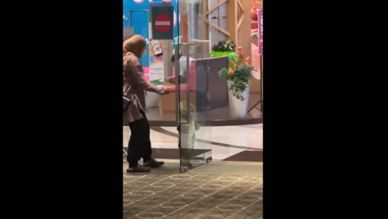 Toddler accidentally bumps into glass door while running in mall in Bekasi, Indonesia