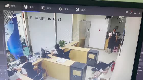 Office worker falls into metal cash box during busy day in Inner Mongolia, China