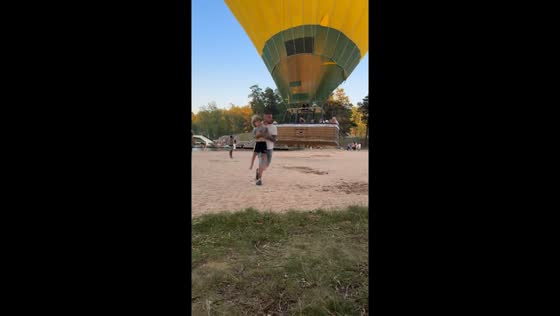 Hot air balloon fails to lift off and bumps ground in Stockholm, Sweden