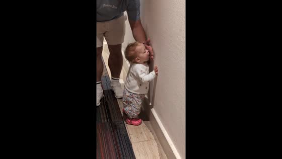 Toddler hilariously tries to lick the wall in İzmir. Turkey