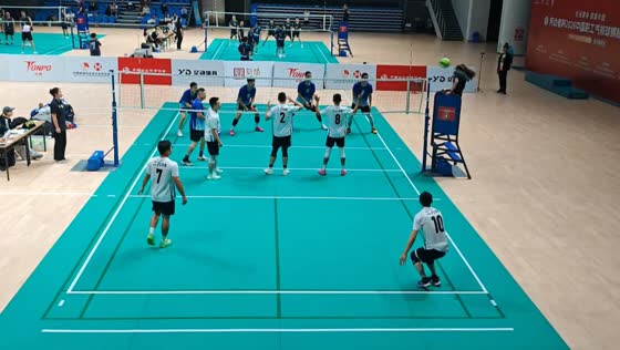 Volleyball serve accidentally hits referee in the head during men's match in Sichuan, China