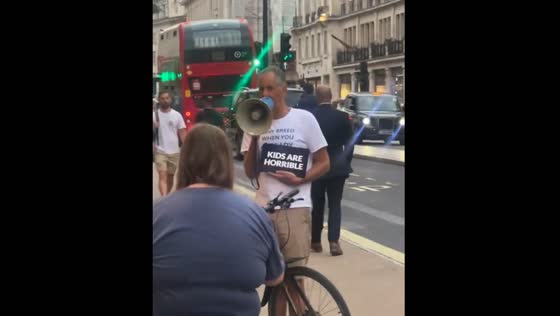 Man protests kids being "horrible" outside Hamleys Toys in London