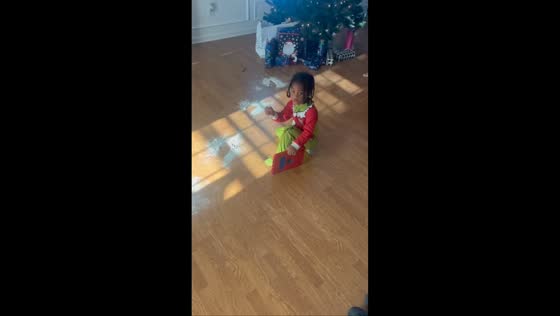 Child uncovers fake Santa tracks in North Carolina, USA