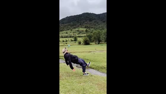 Man slips during stream crossing attempt in Yunnan, China