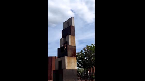Gravity-defying feat: Shane Parkour's daring ascent in Cologne, Germany