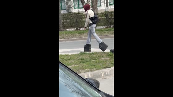 Person wearing extreme platform shoes draws attention in Tolyatti, Russia