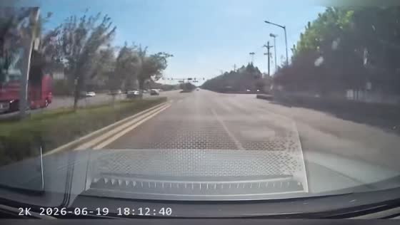 Car rolls over after intersection crash in Xinjiang, China