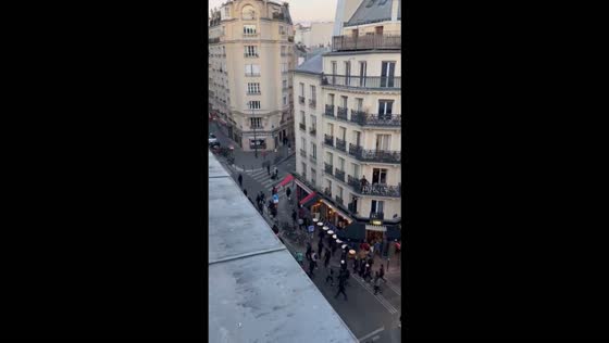 Looting and vandalism erupt near Porte Saint-Denis amid protests in Paris, France