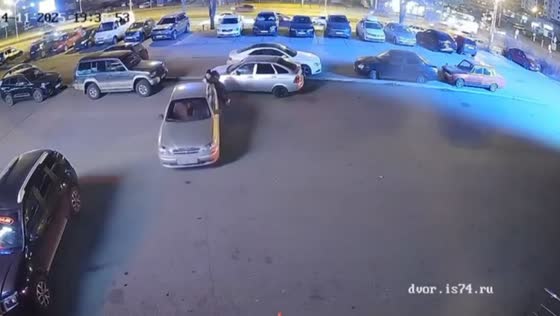 Man stops runaway car with his bare hands in Magnitogorsk, Russia