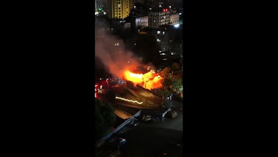 Massive fire engulfs Wangxianshan Tea House in Fujian, China