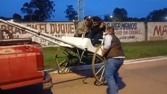 Wooden carriage breaks while men ride on it in Corrientes, Argentina