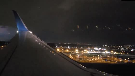 Delta 2890 landing amid constant lightning