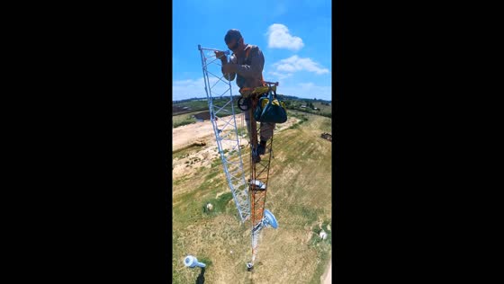 Buenos Aires from above: telecom technician's high-point work