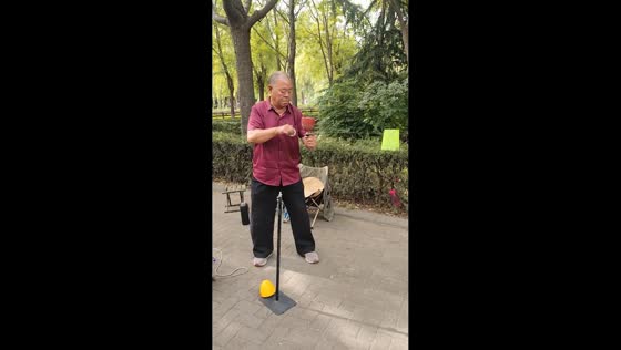 Elderly man performs diabolo trick with spinning top in Henan, China