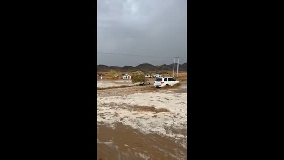 Pickup truck swept away by flash flood in Al-Amayir, Tathlith, Saudi Arabia