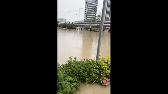 Severe Typhoon Saudel flooding engulfs streets and vehicles in Fujian, China