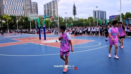 Basketball dunk shatters hoop in Sichuan, China