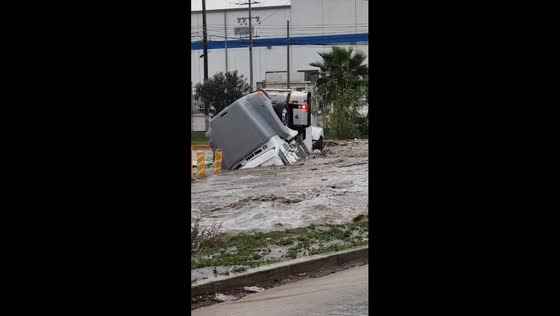 Severe flooding paralyzes Avenida de los Insurgentes, Tijuana
