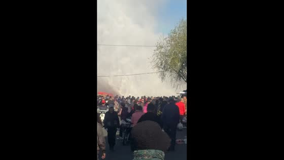 Heating pipe bursts and shoots hot steam high in Jilin, China