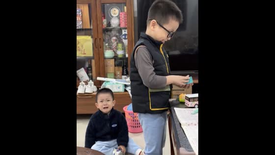 Sibling fight in Guangdong, China
