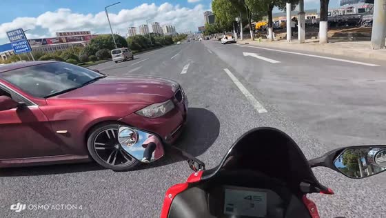Motorcycle crashes into car in Guizhou, China